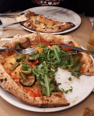 Pizza vegana e ó fondo a margherita vegana at Terra Mia in A Coruna