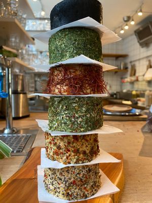 Ramslök, mix pepper, bruschetta , kimchi, graslök, black garlic  at Casheury in Skivarp