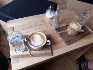 Cappuccino and flat white with oatmilk at MUM & DAD in Kiel