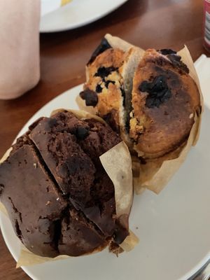 Muffins  at Loving Hut Express in Ghent