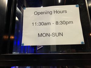 Opening hours at DA'Burger in West End