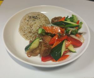 Mix veggie and vegan chicken with brown rice (VG) at Veggie Chef in Oakleigh