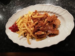 Kinderteller bzw Dönerbox ohne Salat at Urfa Tadi in Hamburg