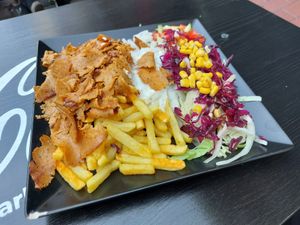 Vegan vöner plate at Urfa Tadi in Hamburg