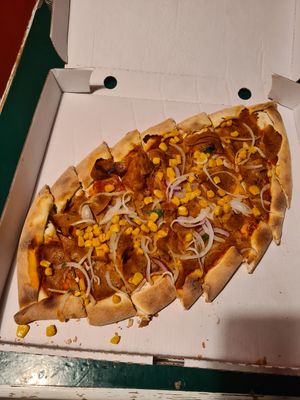 VönerPide mit Zwiebeln und Mais at Urfa Tadi in Hamburg