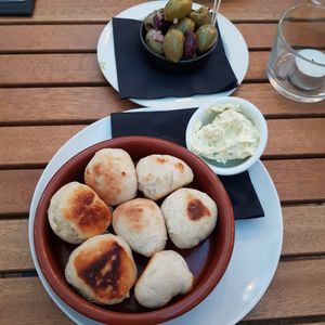 Dough balls with vegan garlic butter at The Old Forge in Hayle