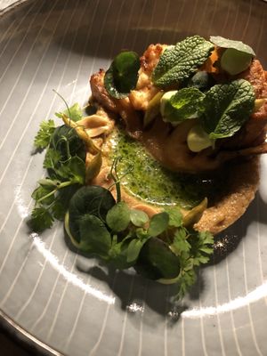 Vorspeise: Karifol (gebackener Blumenkohl) mit Miso und Hefe   at TIAN am Burg - Pop Up in Lech