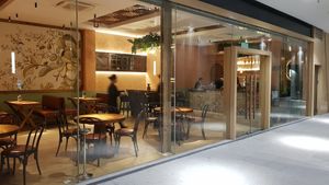 Restaurant with Bar at Cu Va Re in Ho Chi Minh City