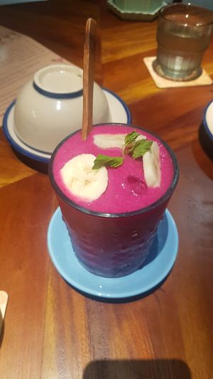 Strawberry, Dragon Fruit and Banana Smoothie at Cu Va Re in Ho Chi Minh City