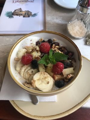 Fruit porridge with oat milk  at Café Lebenslust in Rothenburg Ob Der Tauber