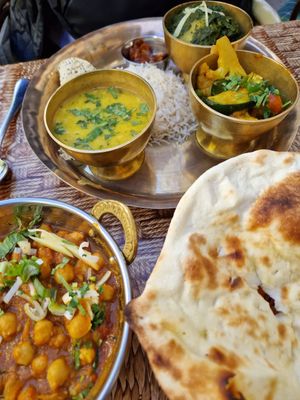 Veganes Kichererbsencurry und veganes Thali at New Yak and Yeti in Berlin
