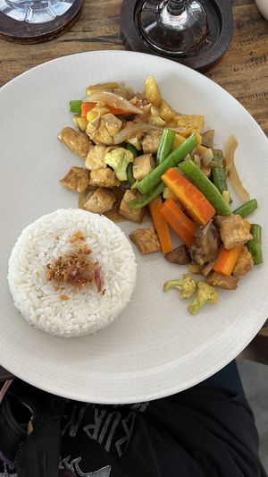 Tofu Tempeh Hawaiian - very good!  at Sunny Cafe in Penida Island