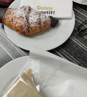 Veganes Mandelcroissant at Bäckerei Riegler - Hauptstraße in Weinheim