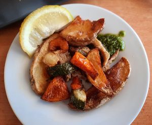 Vegetable-potato fries  at Marie e Oli's in Armacao De Pera