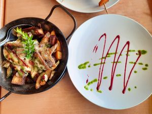 Potato-wedges, vegetable, vegan Chourico, smoked Tofu and Spelt balls in herbsauce topped with cheese (vegan possible) at Marie e Oli's in Armacao De Pera