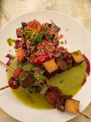 Sekewer with tofu, seitan and mushrooms at Marie e Oli's in Armacao De Pera