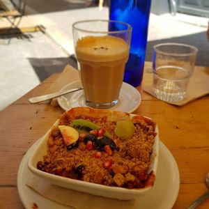 Crumble at Soya Cantine Bio in Paris