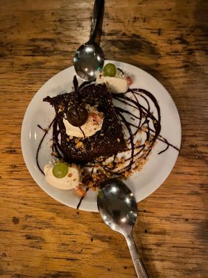 Moelleux au chocolat noir & fleur de sel at Soya Cantine Bio in Paris