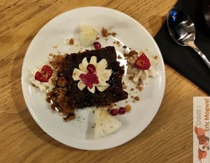 Carrot cake at Soya Cantine Bio in Paris