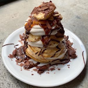 Banoffee Pavlova at Soya Cantine Bio in Paris