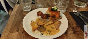 Tempeh SOYAFELS & NUGGETS: our homemade vegetable croquettes and crispy marinated tempeh


 at Soya Cantine Bio in Paris