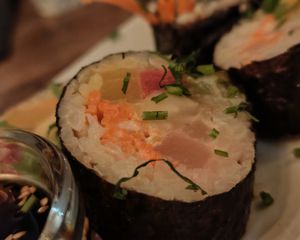  Makis x 6 pieces & tamari sauce

nori leaf, semi-complete rice, fresh “tuna” or “salmon” (konjac, microalgae), avocado, seasonal raw vegetables, low-fat soy yogurt mayon at Soya Cantine Bio in Paris