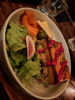  Parmentier

Homemade stuffing, leek fondue, mock “salmon” or “tuna” (pea protein, micro-algae), parsnip & pdt purée or other vegetable according to season at Soya Cantine Bio in Paris