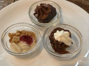 Algunos postres  at Soya Cantine Bio in Paris