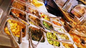 Lunch buffet at Soya Cantine Bio in Paris