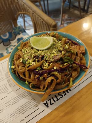 Pad thai at MESTIZA in Valencia