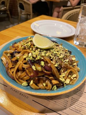 Pad thai  at MESTIZA in Valencia