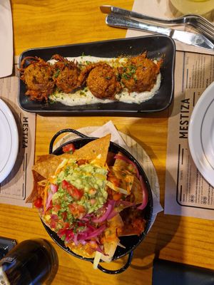 Pakora and nachos at MESTIZA in Valencia