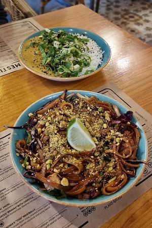 Pad thai & Massaman curry with rice at MESTIZA in Valencia