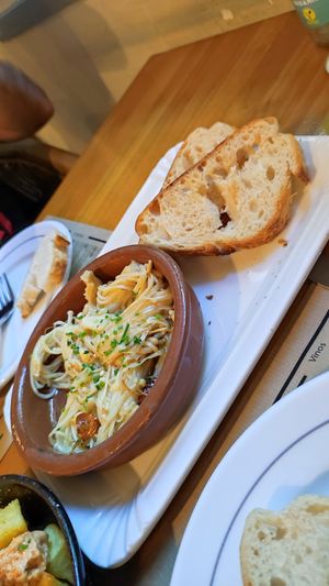 Setas enoki al ajillo at MESTIZA in Valencia