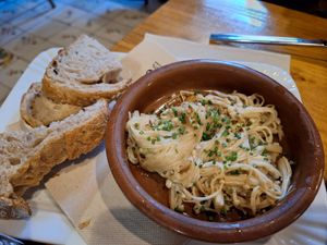 Enoki al ajillo at MESTIZA in Valencia