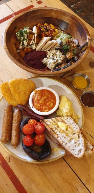 Full Breakfast + large Buddha Bowl at Needlemakers in Lewes
