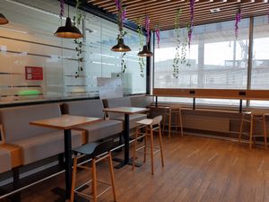 Indoor seating at FloW-Bowl in Aarau