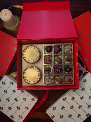 We make customised gift hampers for corporate and personal use. These hampers have assortment for better snacks - made with whole grains -no frying, no refined-flour at Tralata in Mumbai