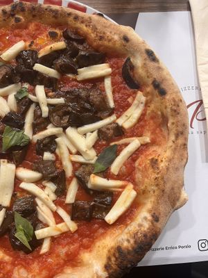   at Pizzeria Errico Porzio in Naples