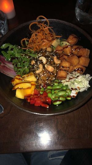 Pokebowl tofu, avocado, mango, pepper, edamame, etc at Ô Wok in Mont-tremblant