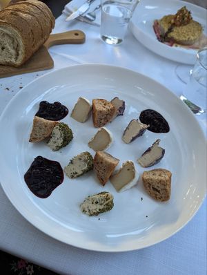 Formaggi veg con marmellate  at Osteria Casa Mia in Martignacco