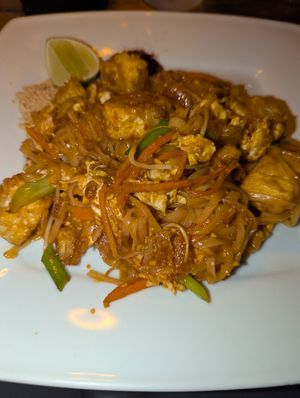 Tofu pad Thai at Mae Thai in Playa Del Carmen