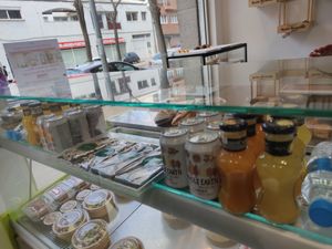 Drinks, chocolate, mains and desserts at MonVeg in Mollet Del Valles