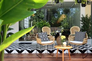 Outdoor Seating at Warung in Koh Phangan