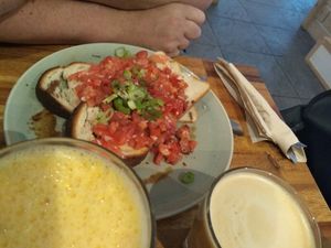 Toast with tomatoes with balsamique vinegar dressing at Café Augustin in Rouen