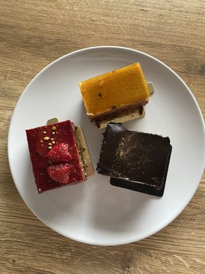 tortas veganas  at Bakery J.M. Coste in Grenoble