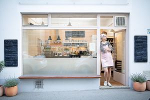 Front view with Chef Aleksandra at bröselei in Vienna