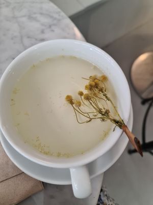Chamomile tea at Love Juice Bar - Grenelle in Paris