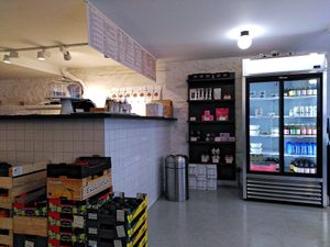 Counter at Love Juice Bar - Grenelle in Paris