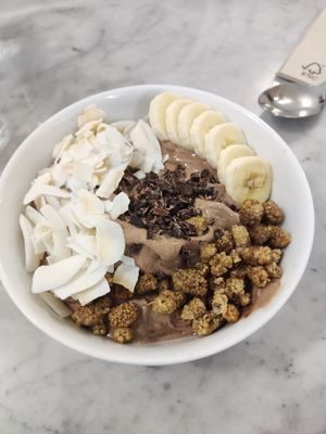 Chocolate bowl at Love Juice Bar - Grenelle in Paris